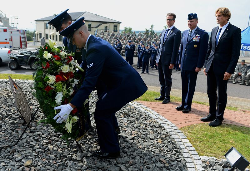 In the presence of numerous German guests of honor and American servicemen and women, this year's memorial service took place at the air base, at the memorial donated by the local population. | Host Nation Council Spangdahlem e. V.
