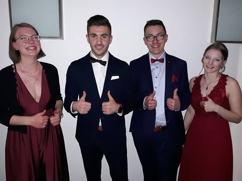Der Host Nation Council Spangdahlem e. V. gratuliert 4 Abiturienten des Regino-Gymnasiums in Prüm für Ihre überdurchschnittlichen Leistungen im Schulfach Englisch