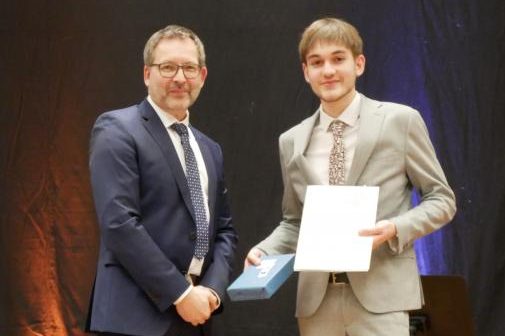 Award from the Host Nation Council Spangdahlem e. V. for outstanding achievements in the subject English at the St. Matthias Schule Bitburg Marcel Beucher -  graduation ceremony 2024