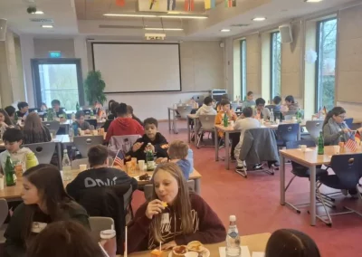Auch im Schuljahr 2025/2026 konnte der Schüleraustausch zwischen dem Friedrich-Spee-Gymnasium Trier und der Spangdahlem Elementary School erneut erfolgreich durchgeführt werden.
